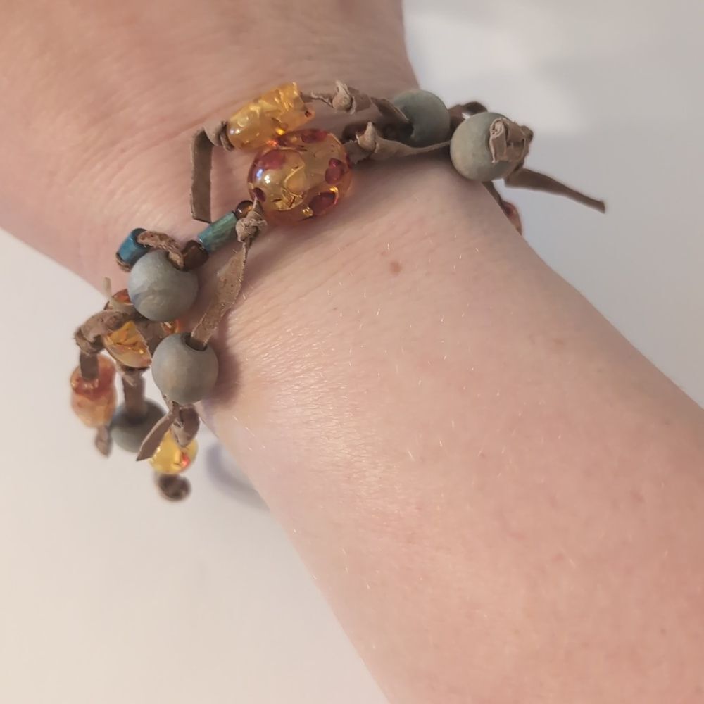 625 Brown Blue Gray Wood Red and Yellow Beaded‎ Stretch Bracelet